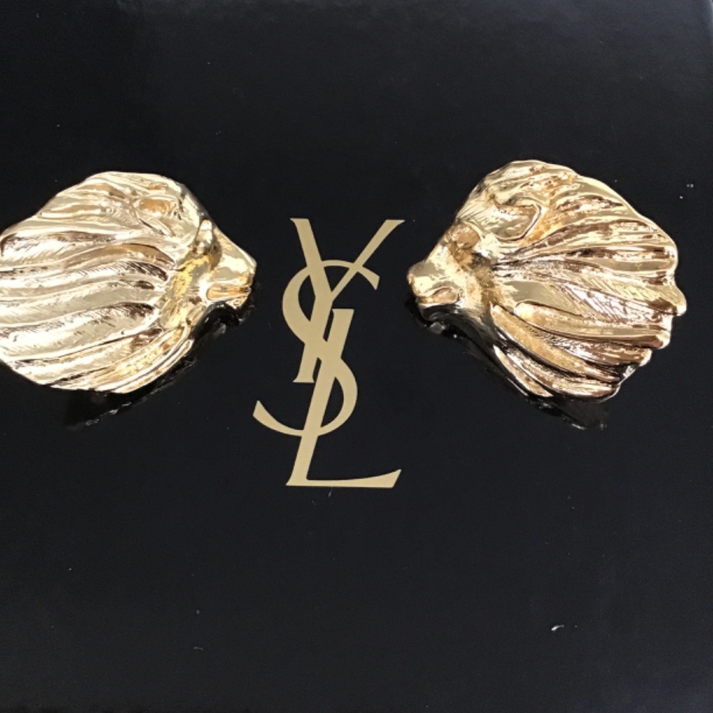 Yves Saint Laurent Large Vintage Gold Tone Lion Head clip on earrings - Picture 3 of 7